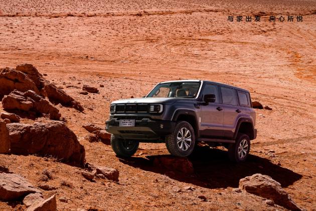 北京汽車全新BJ40刀鋒英雄版開啟預(yù)售，刀鋒雙雄，登鋒越極