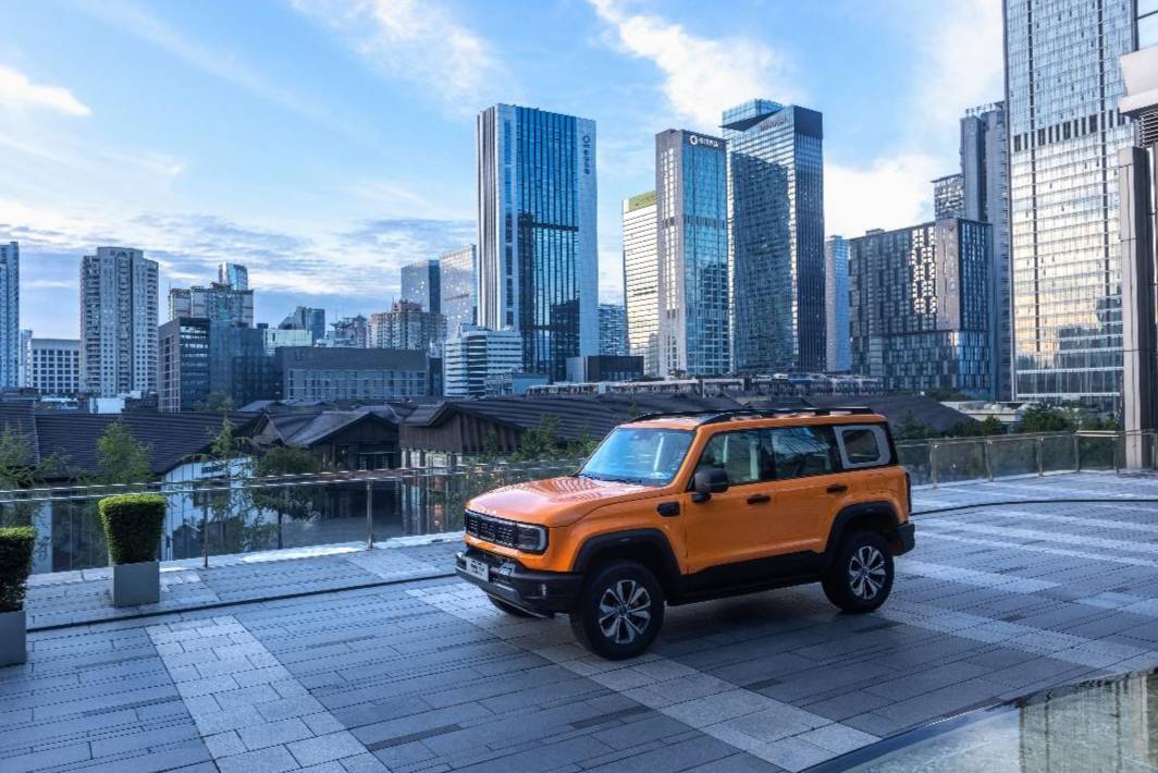 北京汽車全新BJ40刀鋒英雄版開啟預售，刀鋒雙雄，登鋒越極