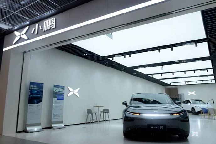 一年虧損100多億元,何小鵬何以對抗余承東?