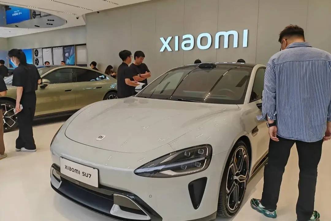 “富二代”不買小米汽車？我們?nèi)チ爽F(xiàn)場，真發(fā)現(xiàn)一個絕緣群體！