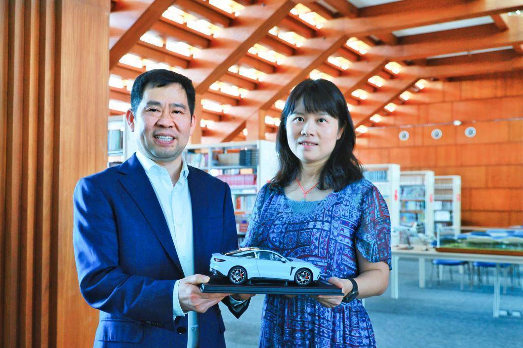 哪吒汽车参加曼谷国际书展 背后的“中国文化之旅”
