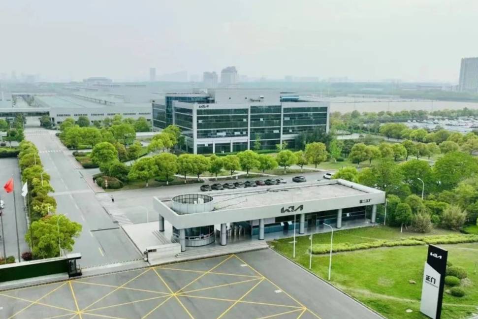 中國智造全球標(biāo)準(zhǔn) 起亞EV5出口車型在鹽城4.0智能工廠量產(chǎn)