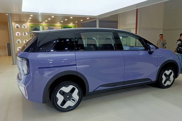大河車展|極狐汽車多款重磅車型亮相,給你“觸電”的快感