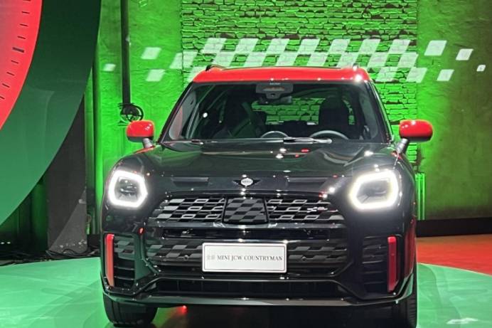 全新MINI JCWCOUNTRMNA北京車展亮相