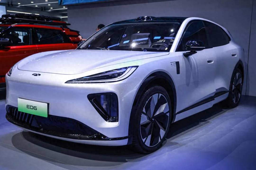 純電增程“雙管齊下”!奇瑞風云E06亮相北京車展