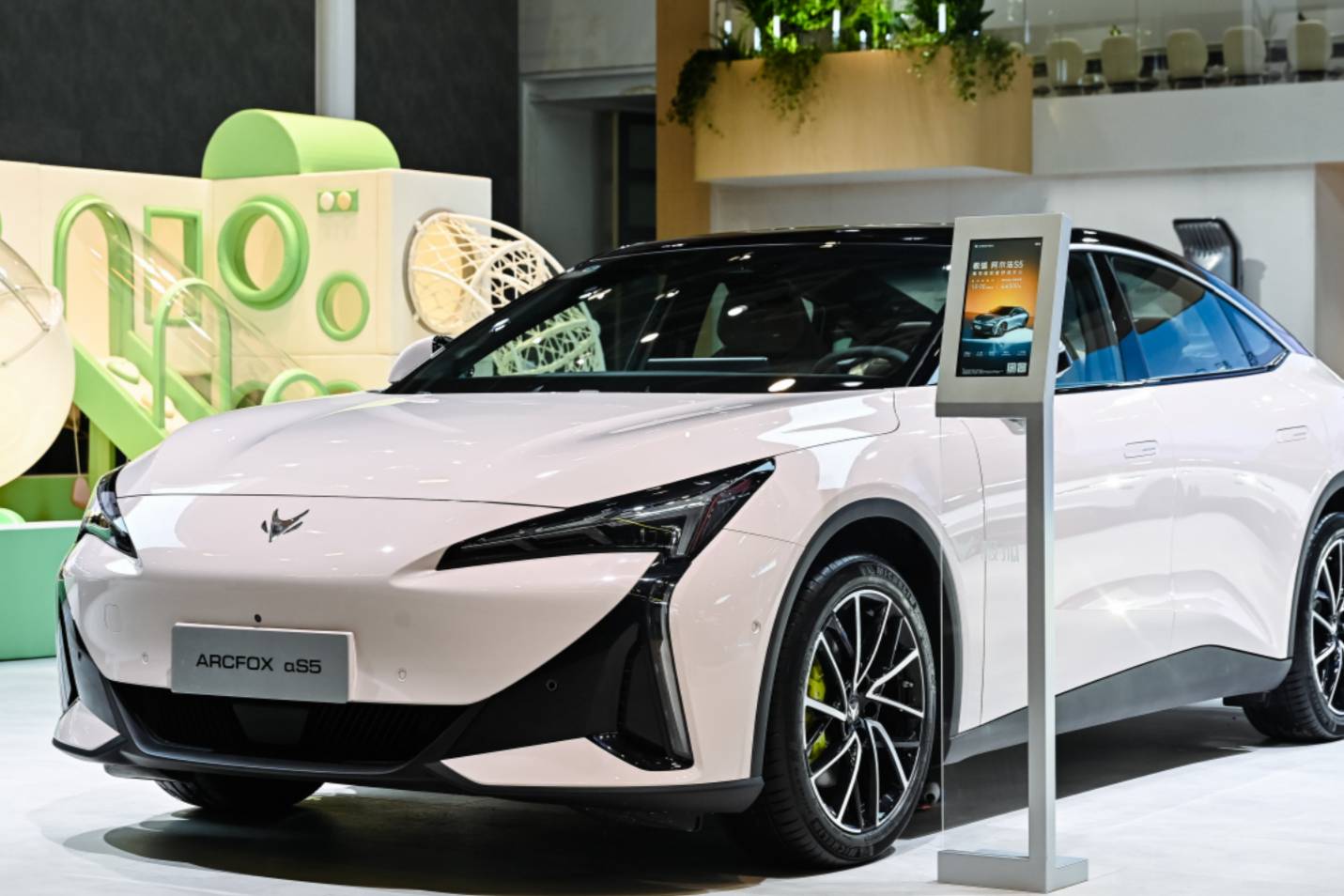 優惠幅度至高3.9萬元,極狐汽車登陸成都車展,好車有好價