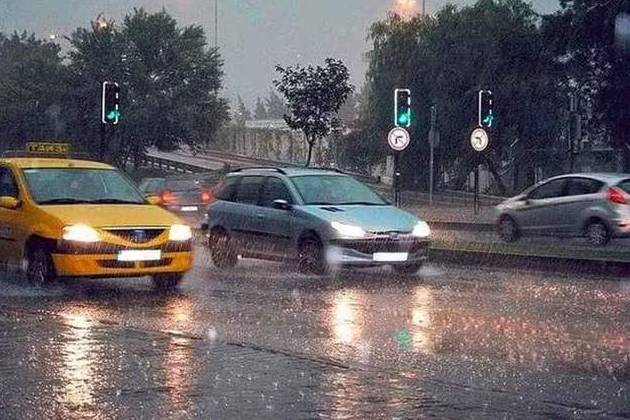 雨水天气开车，如何预防车轮打滑