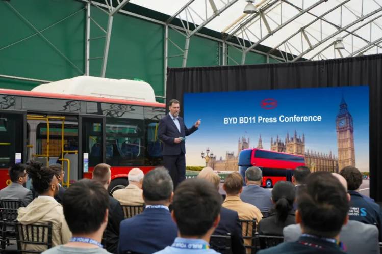 比亚迪在英国发布电动双层巴士BD11