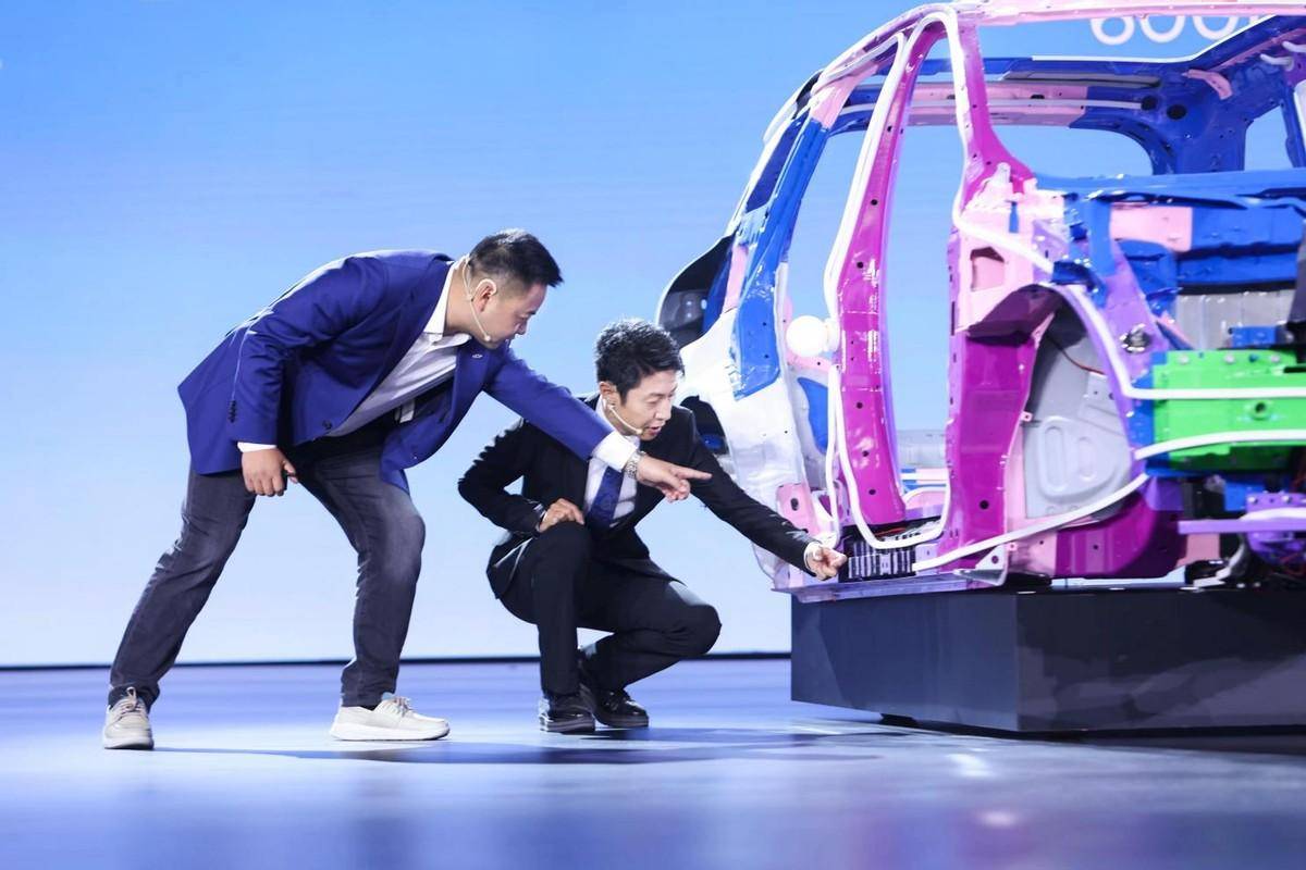 豪車體驗(yàn) 全民共享！奇瑞風(fēng)云T9上市，12.99萬元起