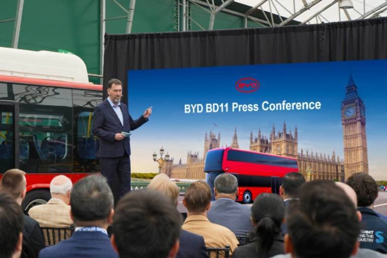 辉哥有话讲：比亚迪电动双层巴士在英国发布，华为与江淮合作新车