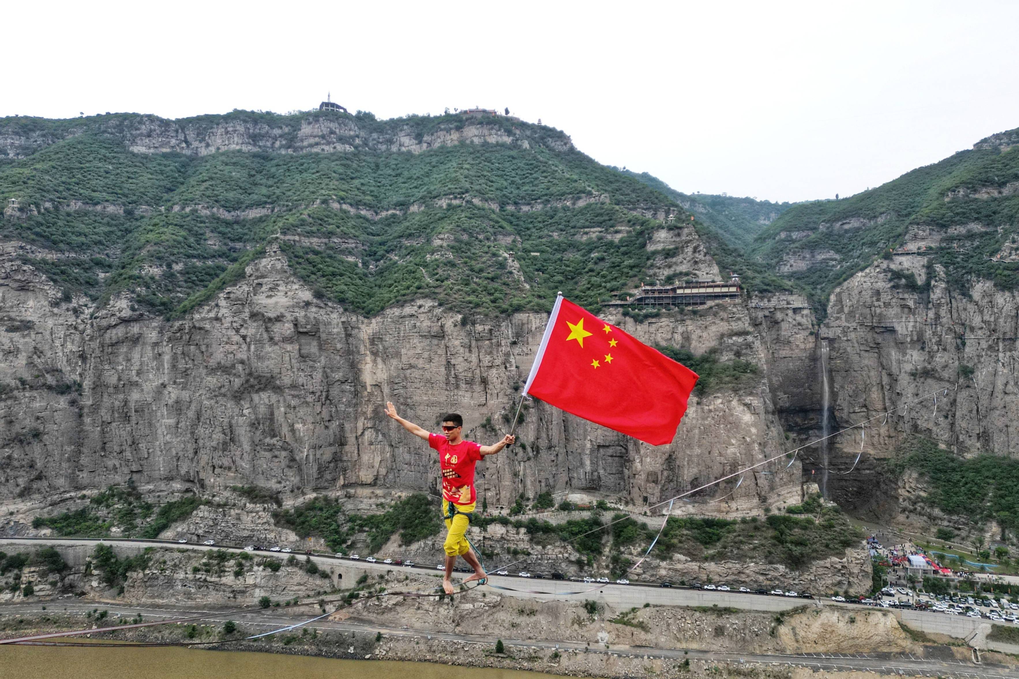 一躍沖天，“高空扁帶亞洲第一人”與瑤光C-DM聯(lián)手橫跨黃河
