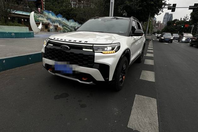 連續(xù)大雨注意行車安全，探險者機(jī)械四驅(qū)無懼大雨