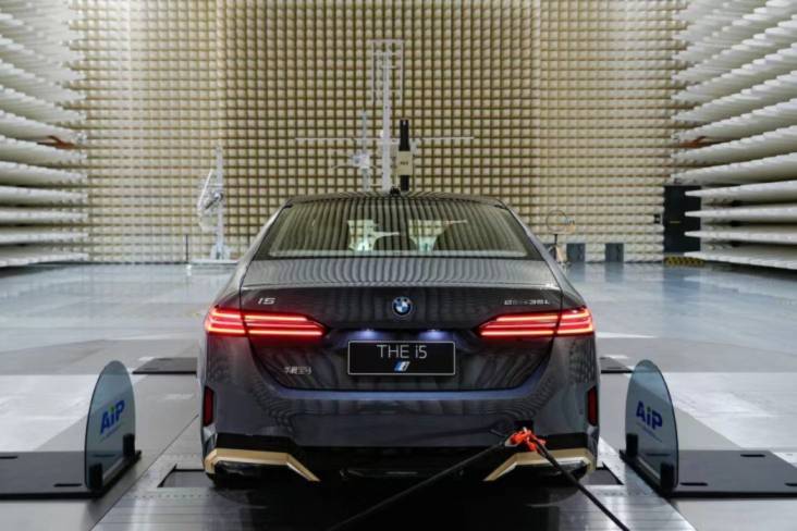 创新纯电动BMW i5荣膺中国绿色汽车评价规程全五星评价