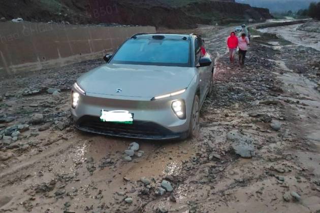 车主遭遇泥石流，蔚来无惧偏远星夜驰援