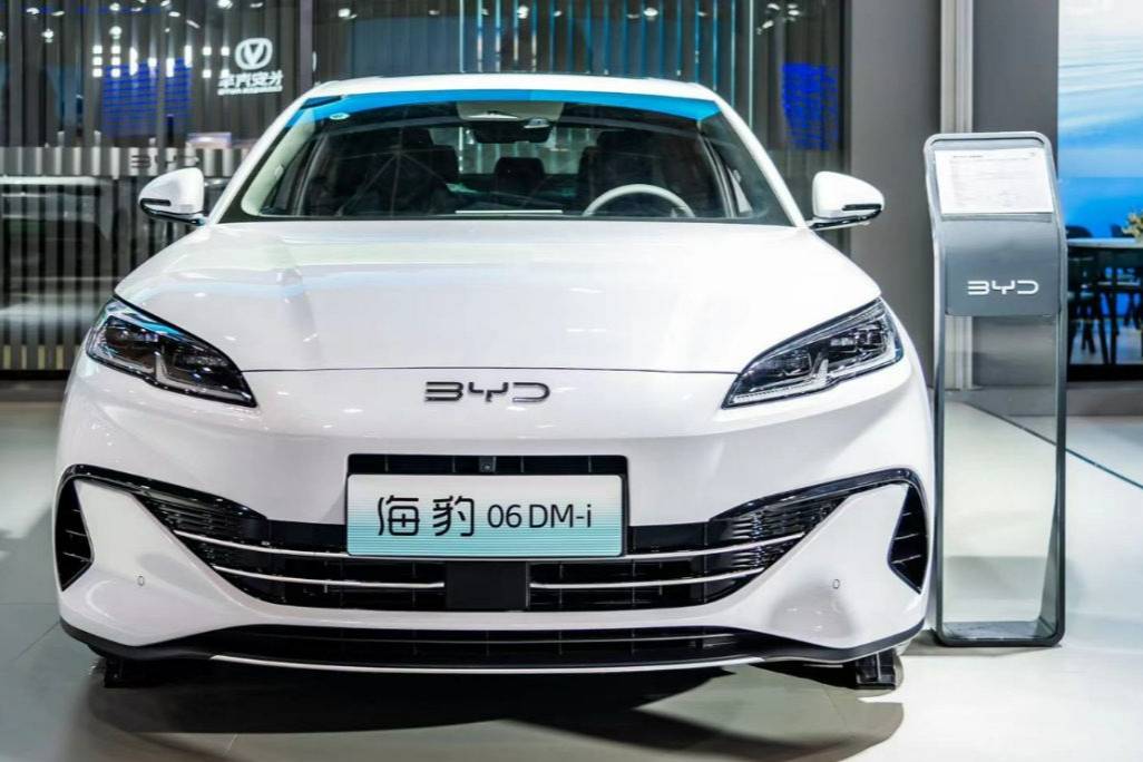比亞迪重磅車型齊發,海西車展現場火爆,驚現“工業奇跡”!