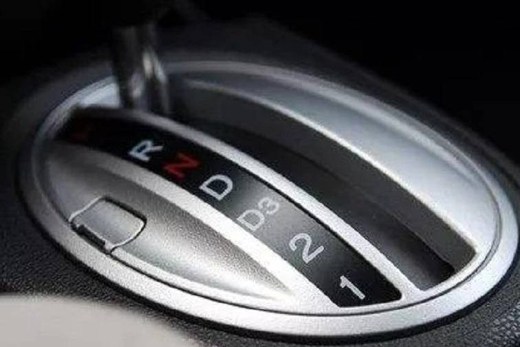 「科普」駕駛自動擋汽車時常犯的幾個小錯誤