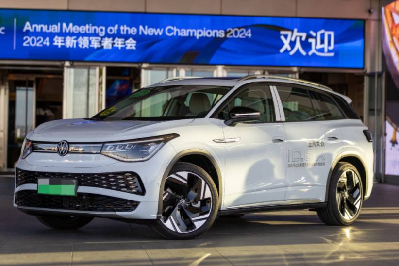 上汽大眾ID.6 X擔(dān)當(dāng)2024夏季達沃斯論壇會議保障車