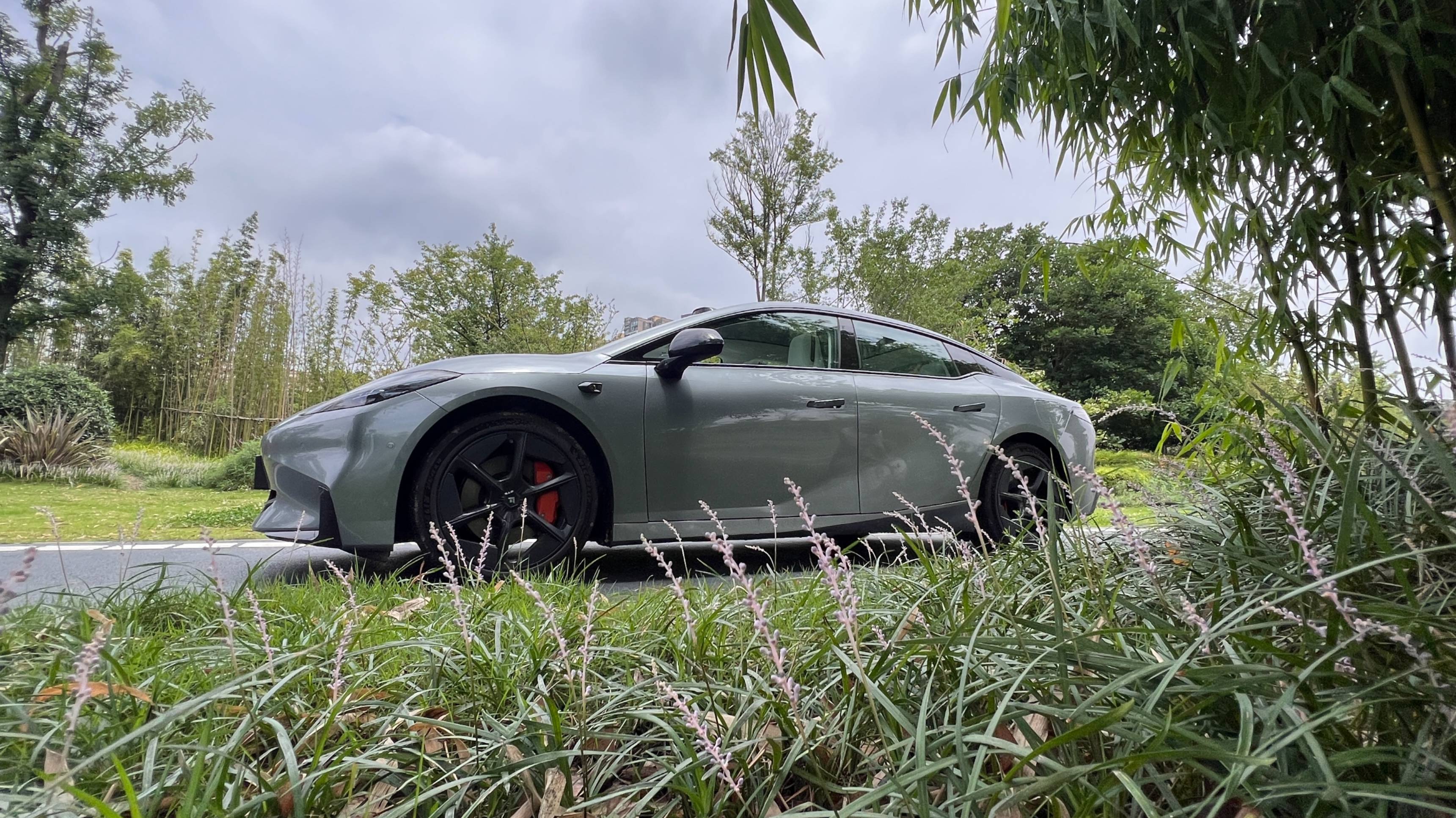 小妹試駕昊鉑GT，倒車車技如此優(yōu)秀，還要智駕領航協(xié)助？