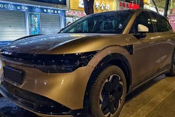 全系 800V 高压平台 极氪 7X 实车谍照曝光
