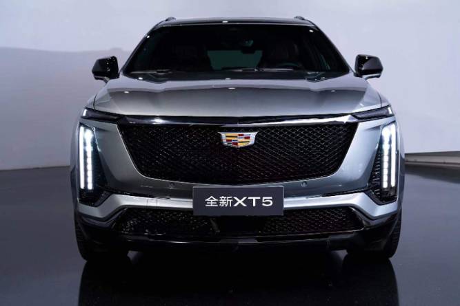 凱迪拉克XT5實車曝光 有點小帥 車身/軸距都加長