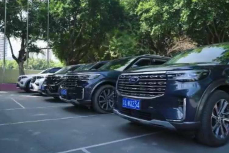 誰才是成功男人最優選,探險者對比理想L9