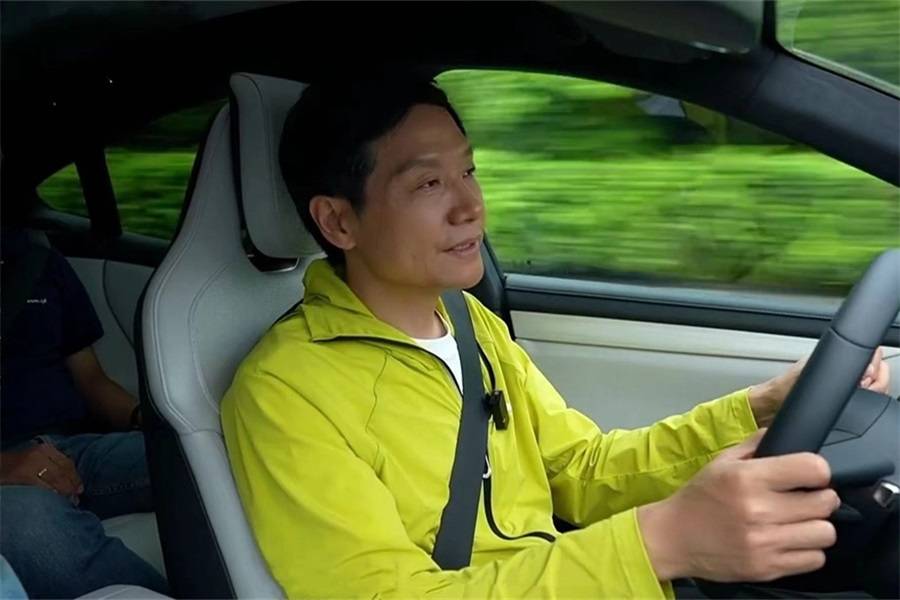 通報批評!車企高管“炮轟”雷軍