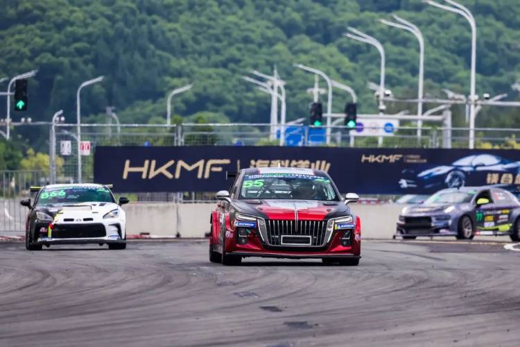 賽季四連勝！汽車之家紅旗賽車隊(duì)平潭完美首秀