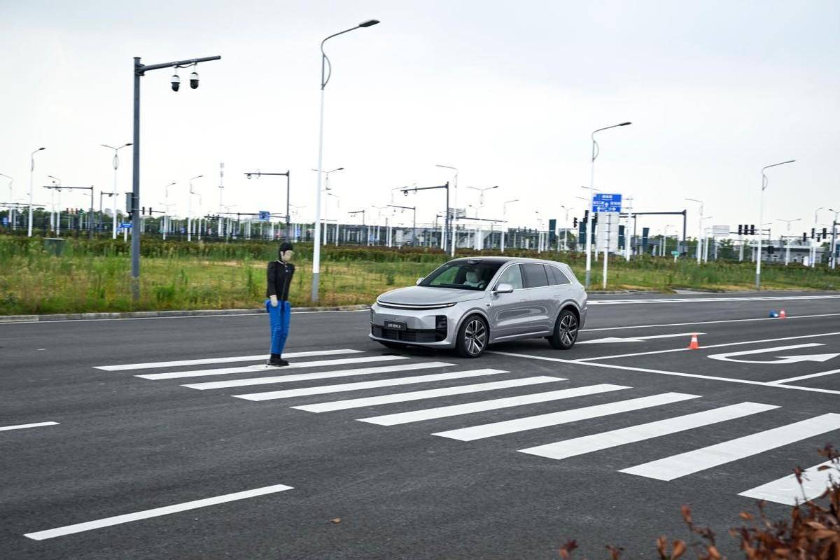 主動安全+安全冗余，理想要為中國家庭造更安全的車