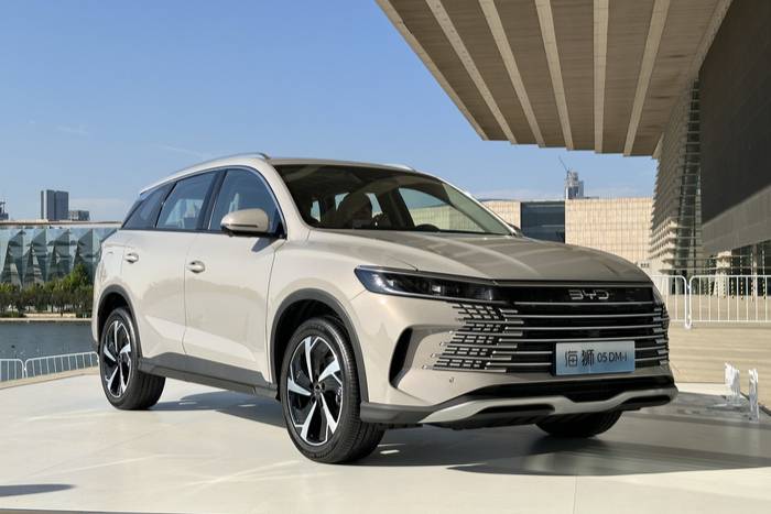 全新比亞迪插混SUV，11.28萬(wàn)起，虧電油耗3.79L