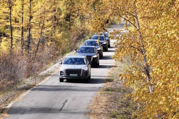 駕紅旗汽車 行中國(guó)之路 跟著紅旗游東北