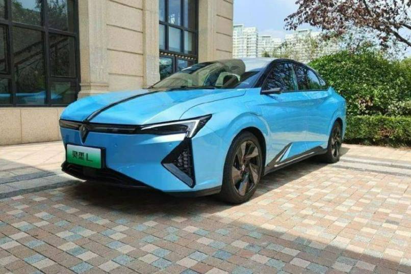 靈動座駕，驚艷眾人，純電轎跑靈悉L搶先看