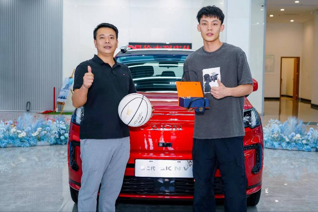 徐杰試駕埃安首款全球戰(zhàn)略車型，夸埃安霸王龍MVP