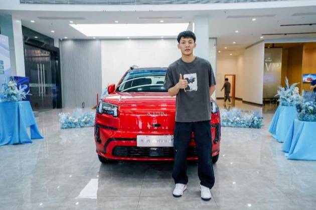 徐杰試駕埃安首款全球戰(zhàn)略車型，夸埃安霸王龍MVP
