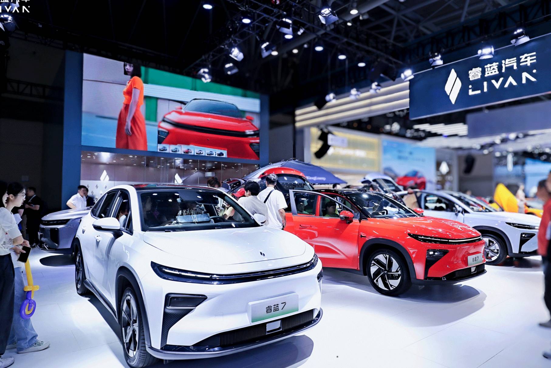 “卷”動(dòng)全場(chǎng)，睿藍(lán)汽車閃耀2024天津國(guó)際車展