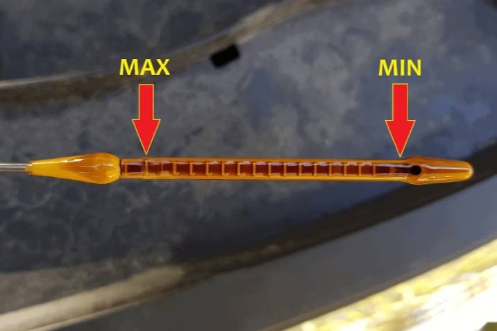 機油超過MAX刻度：別大意，弄不好車就廢了！