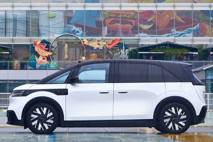 極氪副總裁回應(yīng)“車內(nèi)吃火鍋”視頻引吐槽,稱:初衷只是想多展示