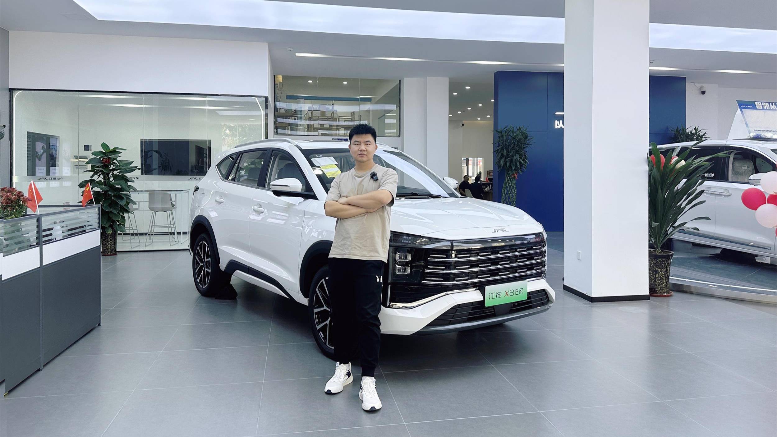 10萬預(yù)算買中型插混SUV，江淮X8 E家絕對(duì)是閉眼入的車型