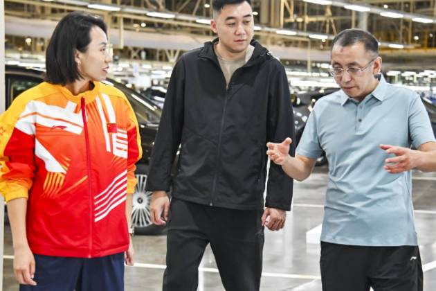 交付奧運冠軍夫婦,嵐圖汽車百萬冠軍實力的含金量還在提升