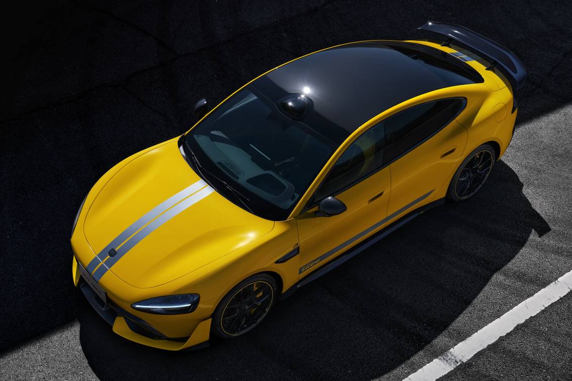 可街可賽：性能轎車小米SU7 Ultra預(yù)售價81.49萬元