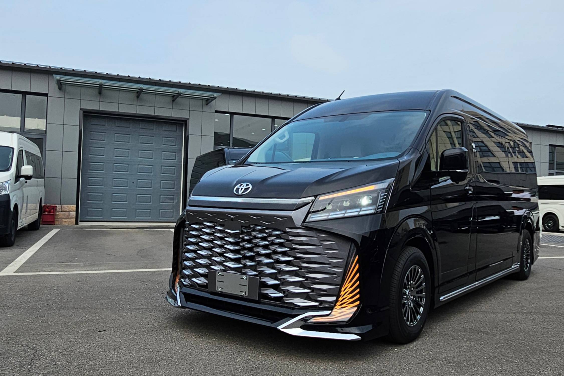 北京豐田海獅4s店 2025款凱薩皇冠現(xiàn)車優(yōu)惠價