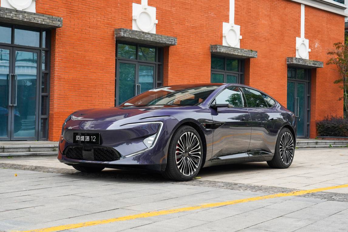 阿維塔12雙動(dòng)力車(chē)型上市，選哪個(gè)配置版本性?xún)r(jià)比最高？