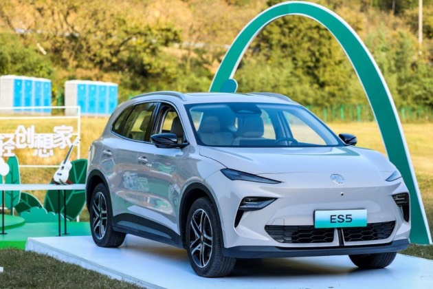 全球高标准纯电后驱SUV MG ES5又大又稳