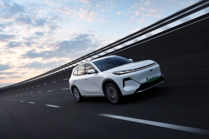 真電感、真安全、真智能，吉利發(fā)布全球新一代超級(jí)電混