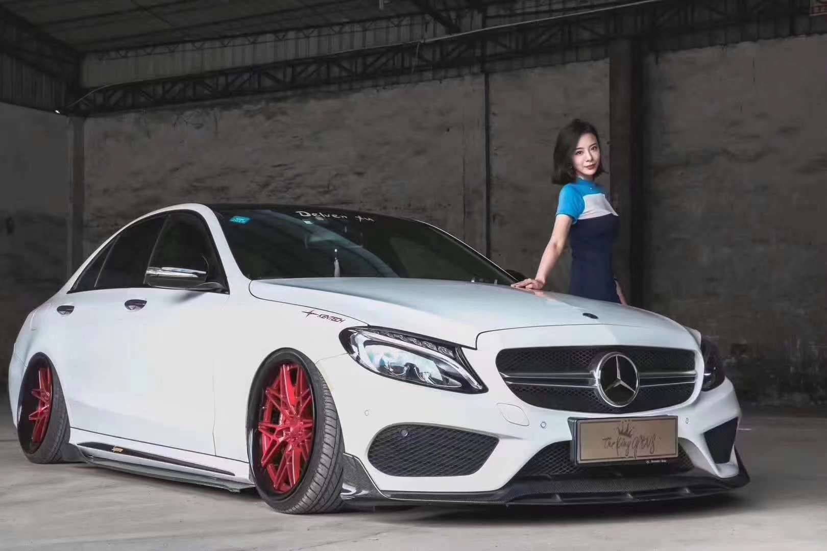 奔馳 C200：白色優(yōu)雅與紅色激情的完美融合