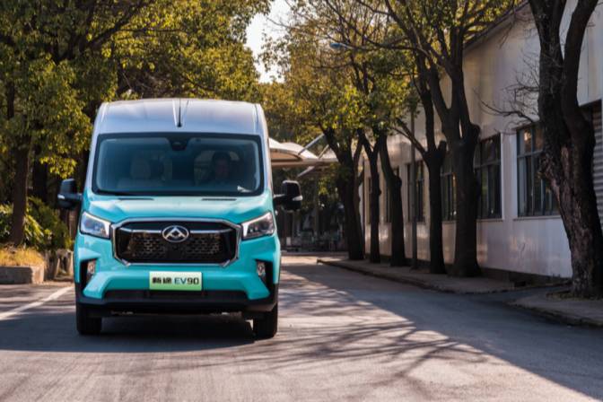 選購挑花眼？新能源汽車品牌上汽大通新途ev90輕客首選車型