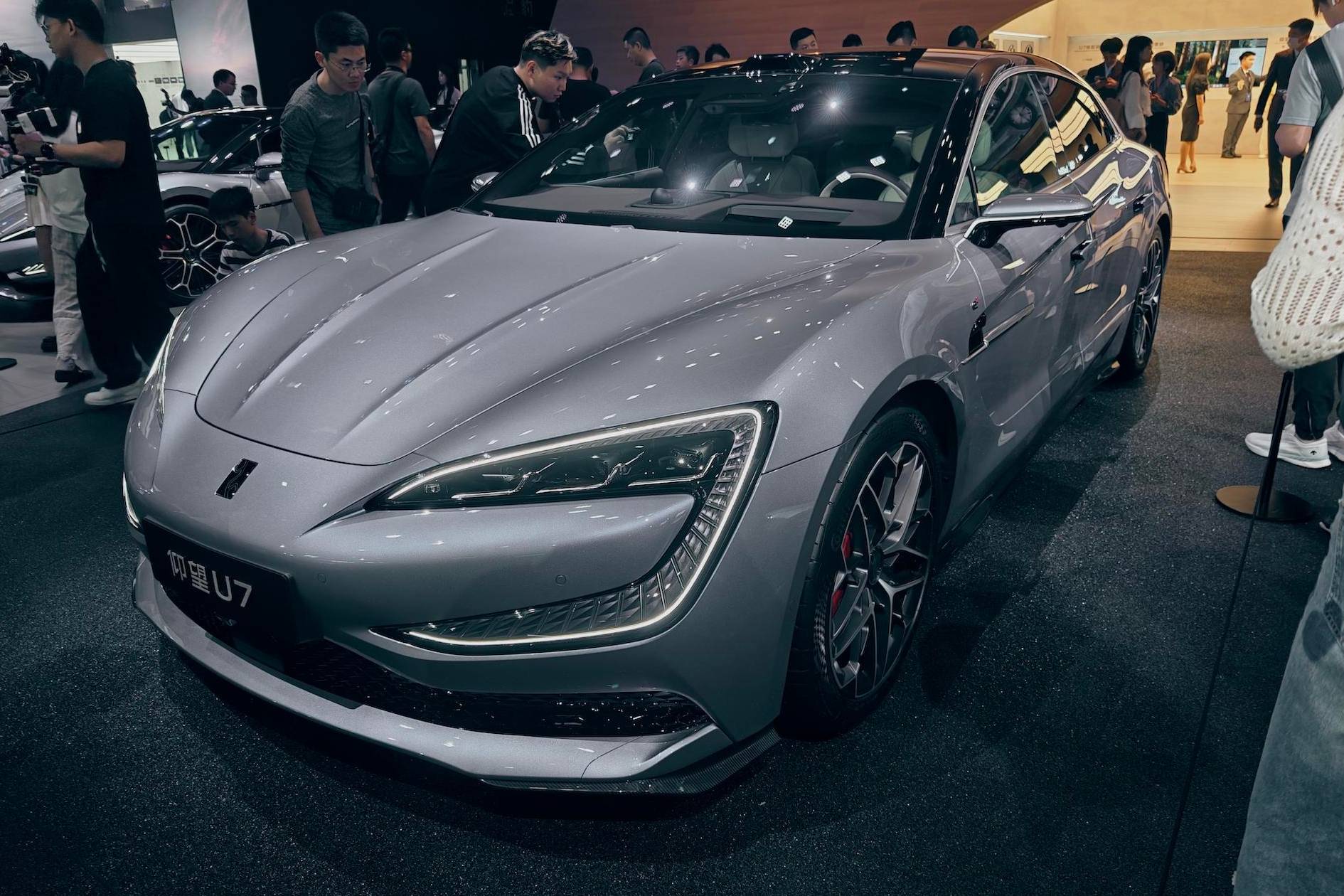 廣州車展仰望U7 PHEV首發，易四方技術+全新發動機