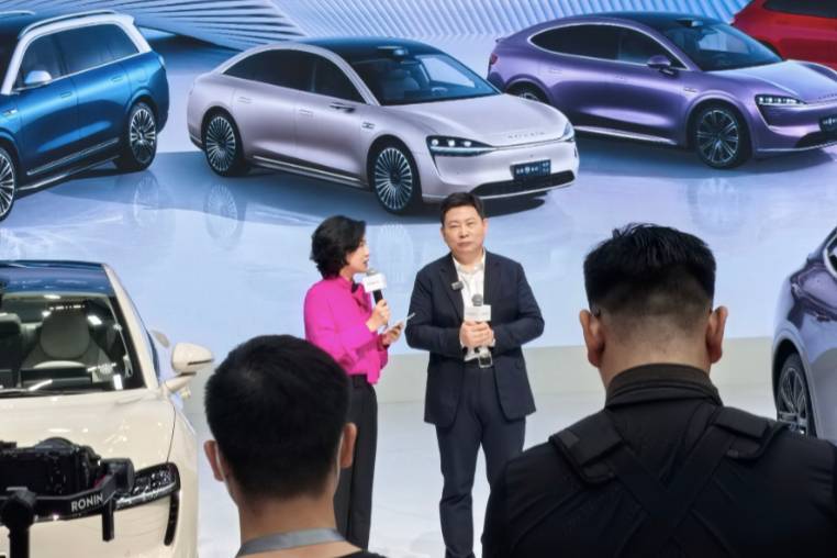 余成功、雷布斯逛廣州車展，潑天流量沒跟著走了？