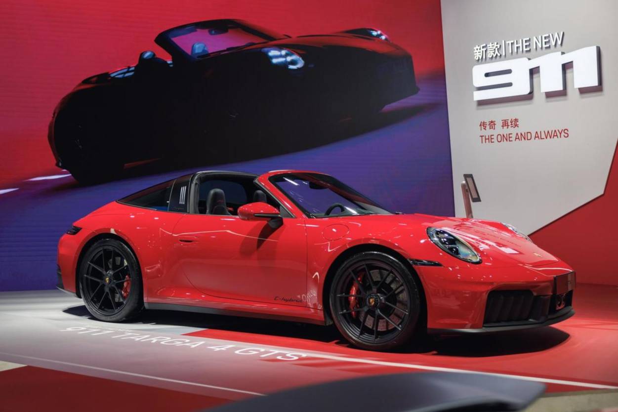 911新車登場，保時捷開演負(fù)重前行