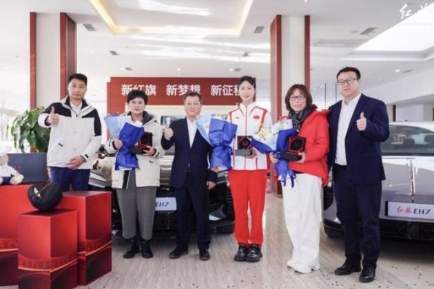 “使命共担 荣耀同行”天津汇裕永达红旗EH7荣耀版交车仪式