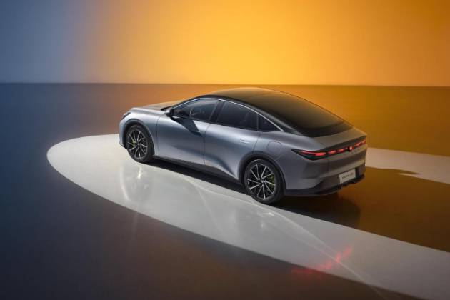 極狐汽車豪華駕乘,極狐阿爾法S5讓春節回家的路不再漫長